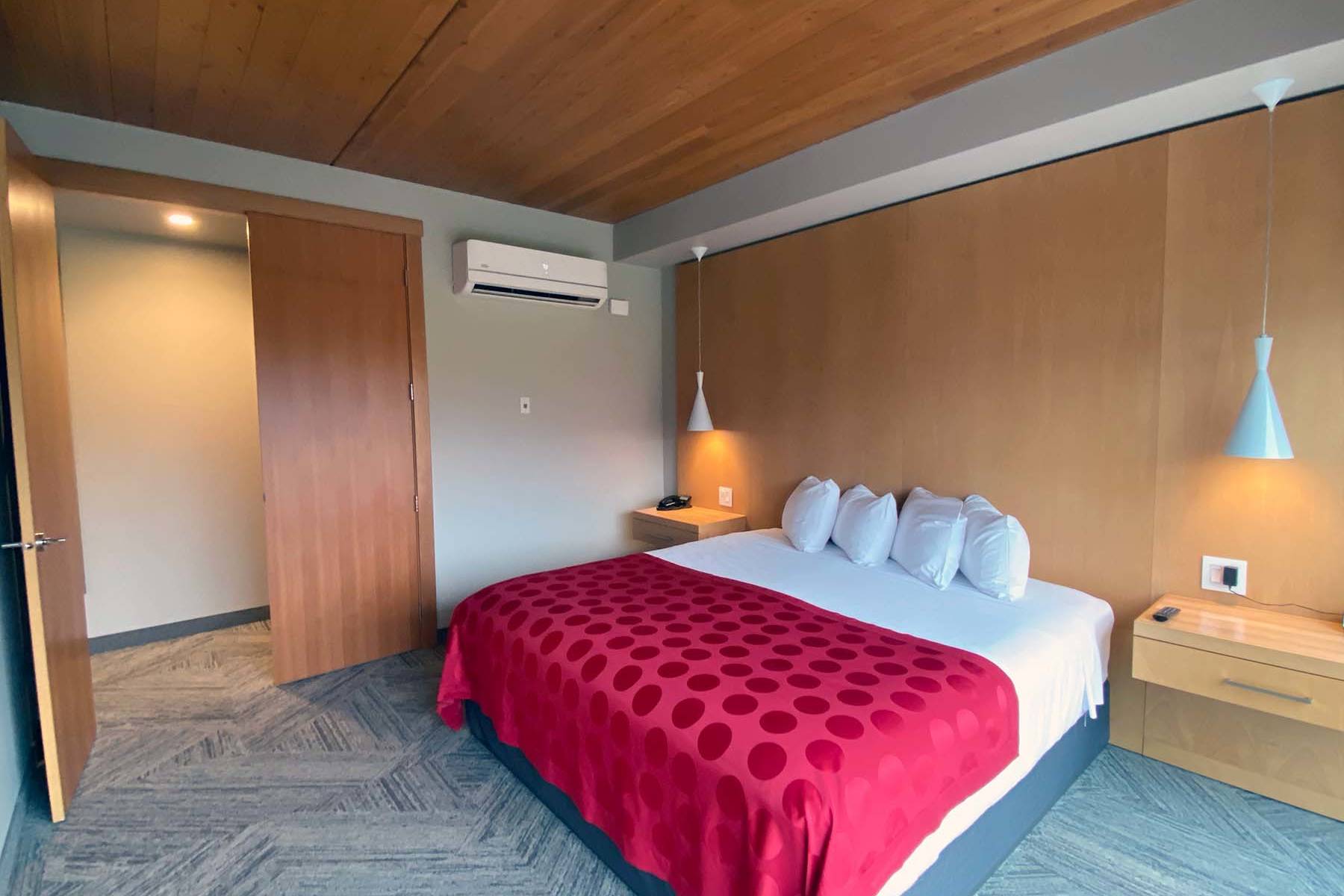 Lower Lakeview Suites - Bedroom